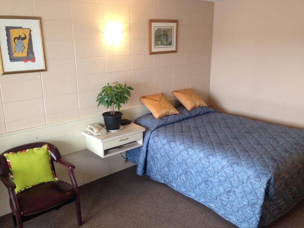 Siesta Motel Olds Экстерьер фото